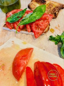 crostini com tomate e manjericão bioi crostini mit basilikum und tomate bio