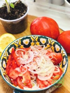 salada de tomate bio tomatensalat bio cebola zwiebel