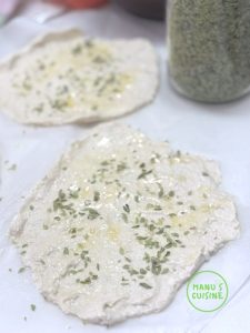ofenbrot mit koernerkaese und rosmarin oder oregano bio pão no forno com queijo fresco e alecrim ou oregaos bio