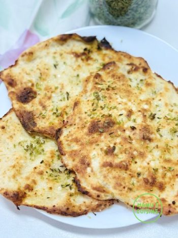 ofenbrot mit koernerkaese und rosmarin oder oregano bio pão no forno com queijo fresco e alecrim ou oregaos bio