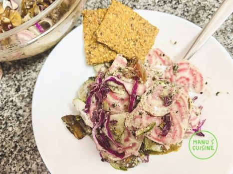 salada colorida com eryngio bio Bunter Salat mit Kraruterseitlinge bio